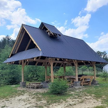 Chochlik Hotel Ustrzyki Dolne Exterior foto
