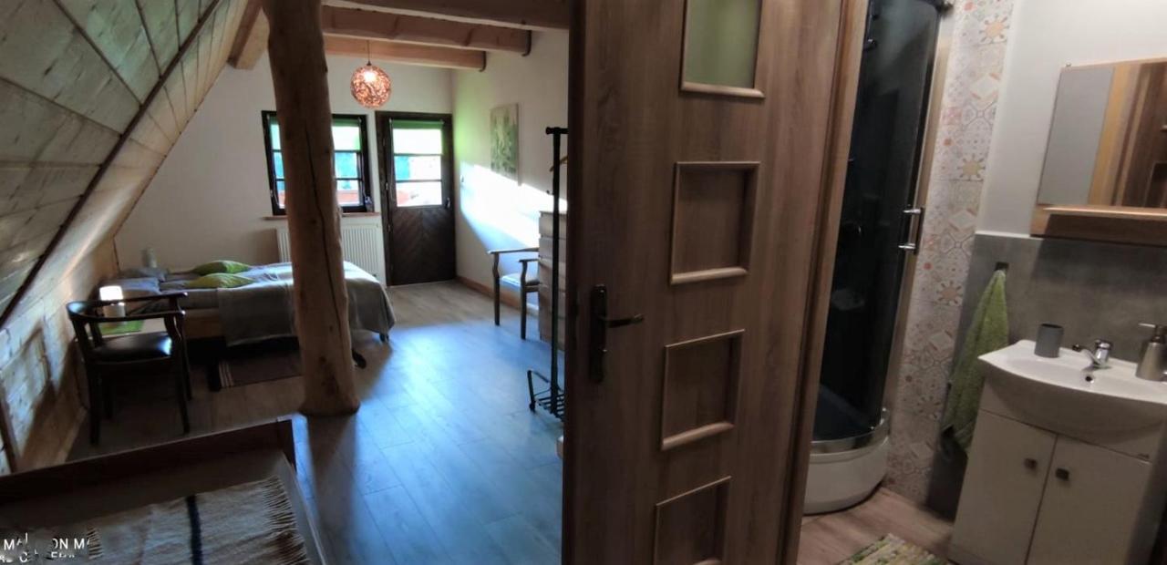 Chochlik Hotel Ustrzyki Dolne Exterior foto