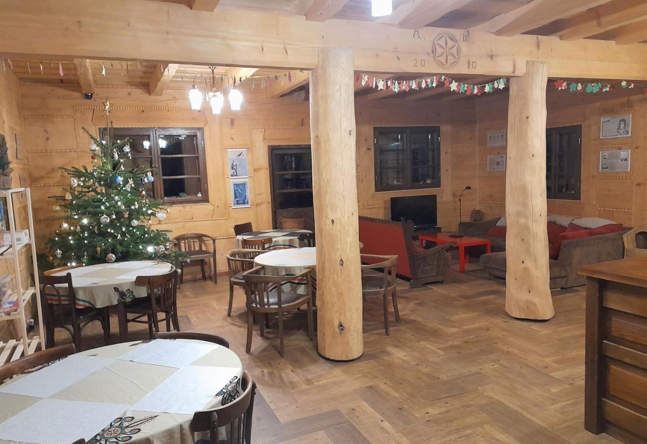 Chochlik Hotel Ustrzyki Dolne Exterior foto
