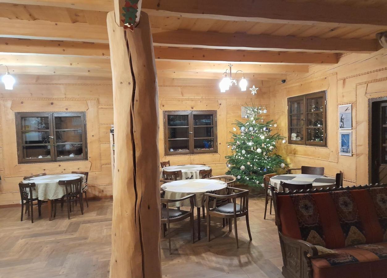 Chochlik Hotel Ustrzyki Dolne Exterior foto