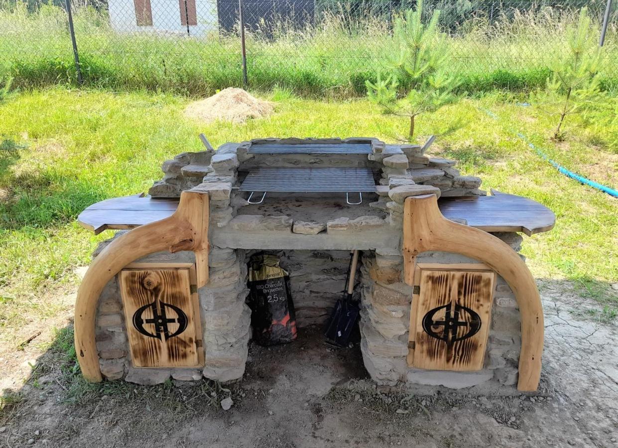 Chochlik Hotel Ustrzyki Dolne Exterior foto